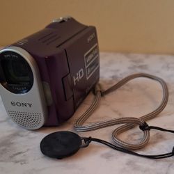 PURPLE SONY CAMERA WEBBIE HD, GREAT CONDITION 