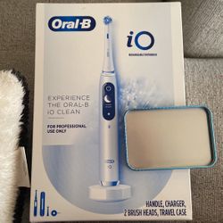 Oral B Electric Toothbrush 