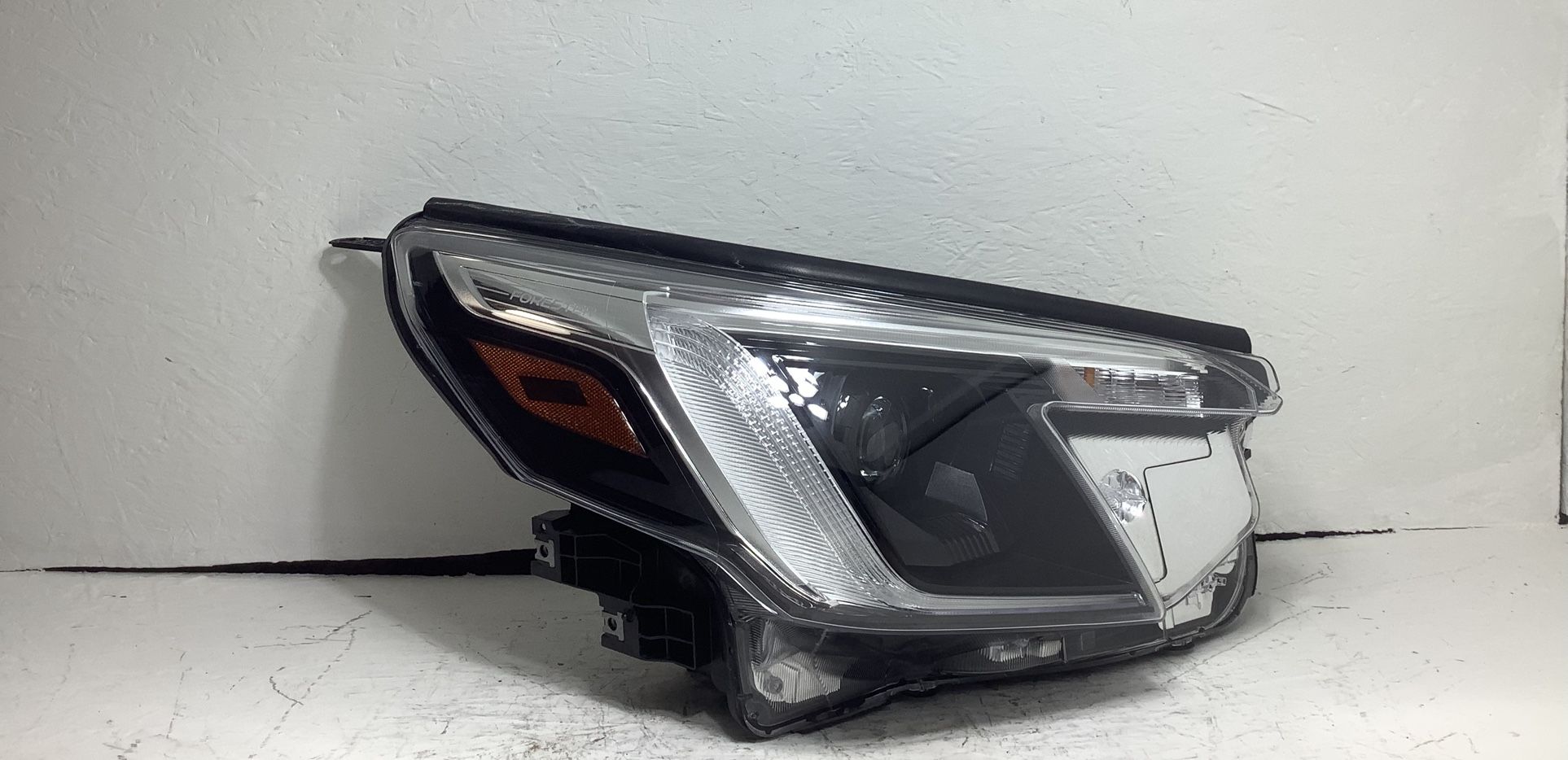 2022 2024 Subaru Forester right LED headlight (1AA)