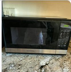 Fairly New Microwave Oven