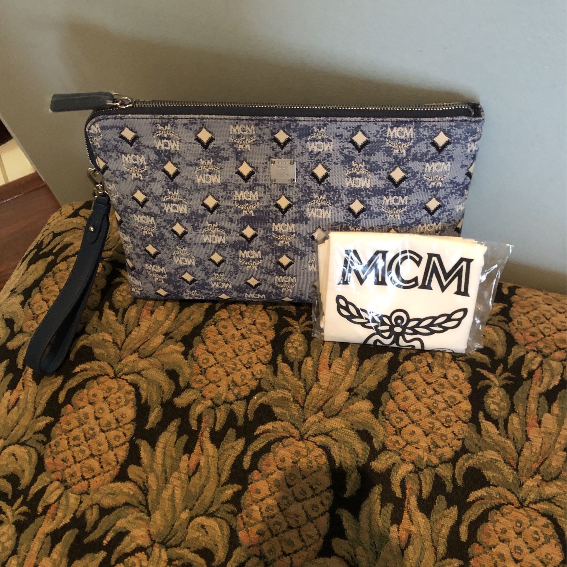 Mcm Signature Blue https://offerup.com/redirect/?o=UG91Y2guTmV3