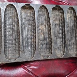"Junior Krusty Korn Kobs" Antique cast iron cornbread pan