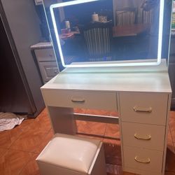 Make Up Vanity  Available 