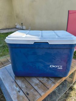 vintage blue and white Gott 48 hard-sided plastic ice chest cooler
