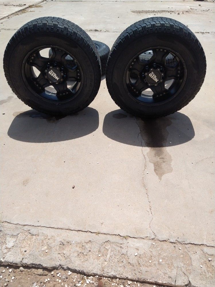 Motto Metal 8 Lug 18 inch Rims On 22 Tires. Asking 700 or Best Offer