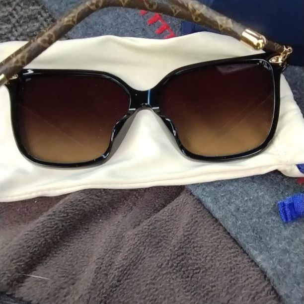 Women LV Louis Vuitton Square Sunglasses for Sale in Ontario, CA