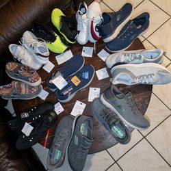 Todos los shoes 👟 SE benden junto nada por separado la mayoria nuevos y otros usados de display. En San Bernardino 