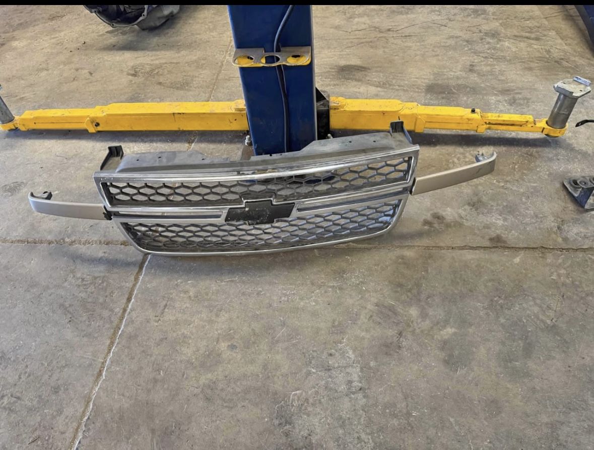 2003-2007 chevy silverado cateye grill