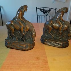 1925 Searching indian - 2 Bookends 