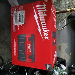 New Milwaukee 2gal Wet/dry Vac M18 Cordless