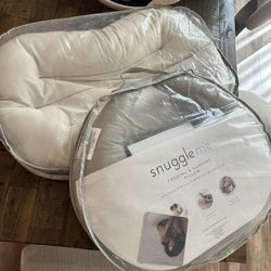 Snuggle Me Lounger And Feeding Pillow