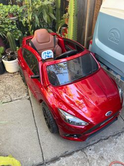 Ford Focus RS Ride-On Toy Car (Needs new Battery)