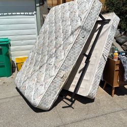 Free Furniture 