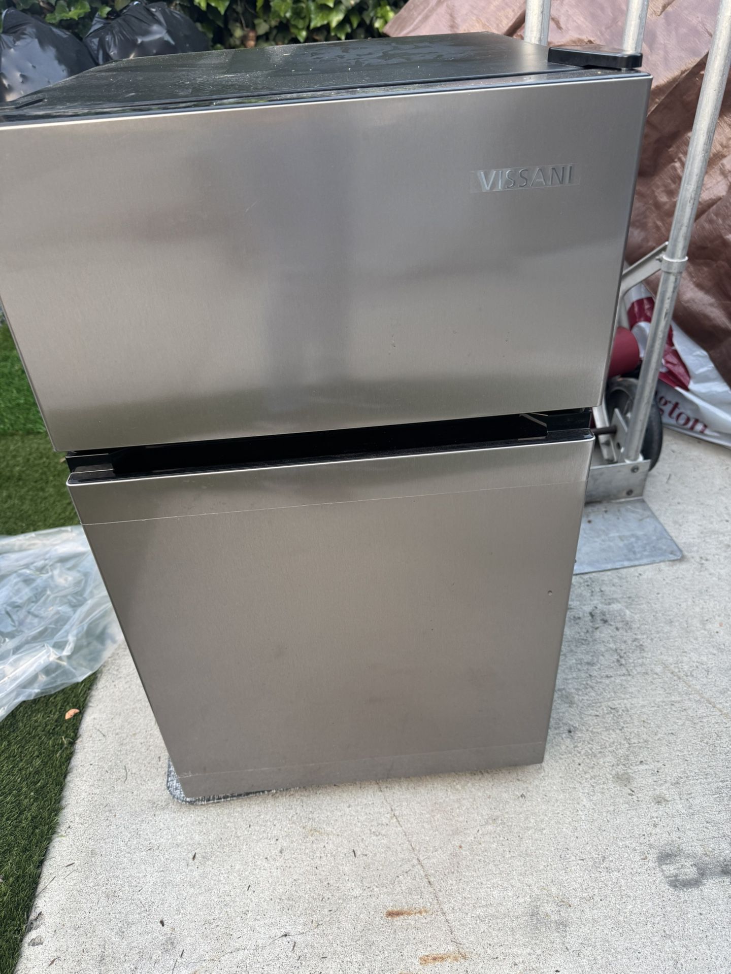 Vissani Mini Fridge
