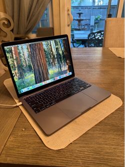 2020 MacBook Pro Retina 13” i5 quad core 256GB SSD
