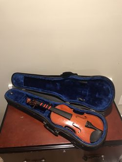 Cremona Violin needs Repair knobs missing