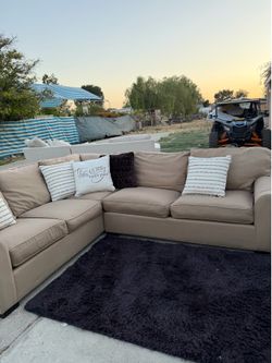Room and board sectional couch 🛋️
