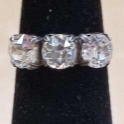 Sterling Silver ring With Rinestones 