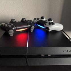 PS4  W/Controllers, 6 Games 