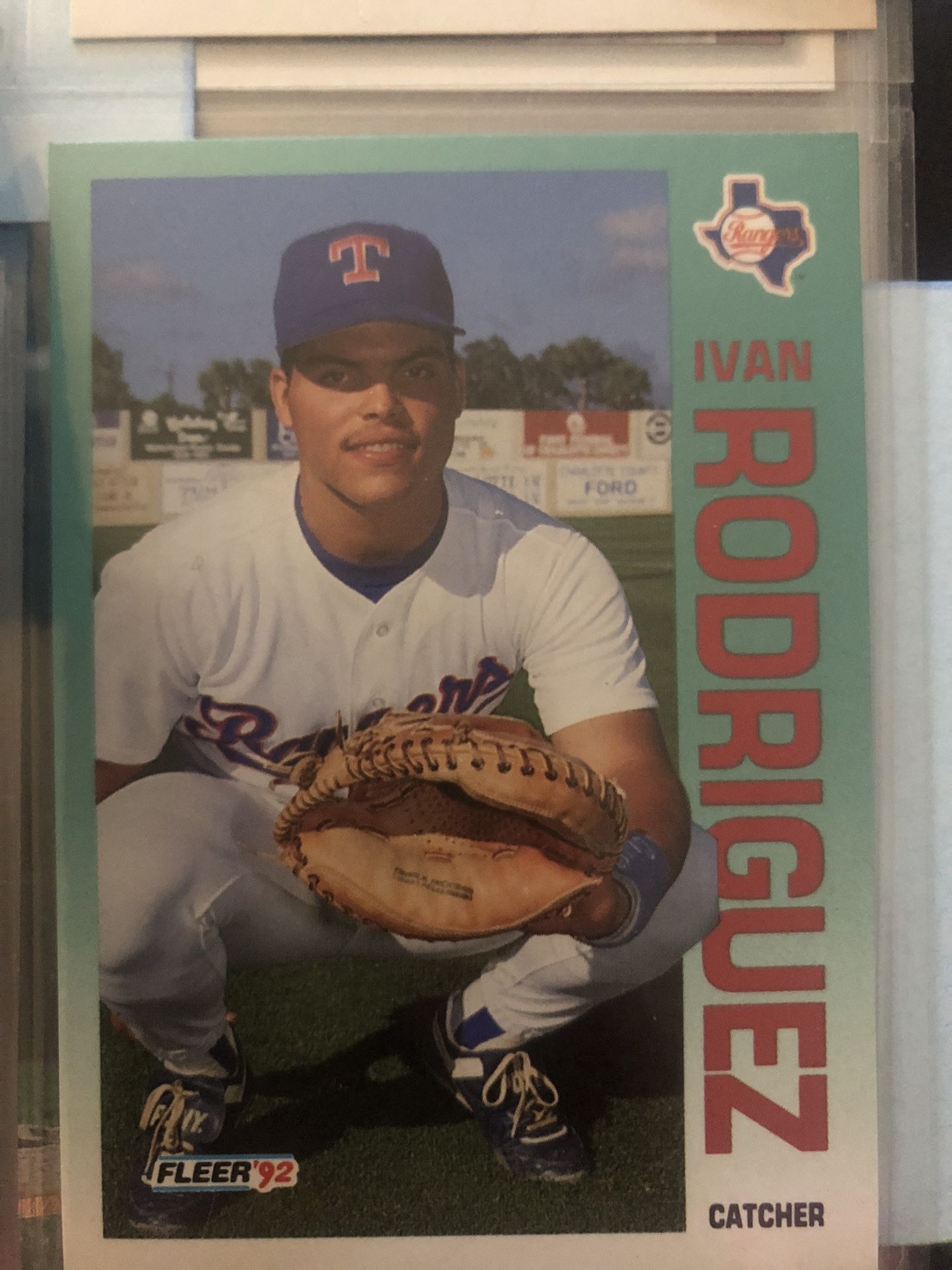 Ivan Rodriguez Fleer Baseball Card