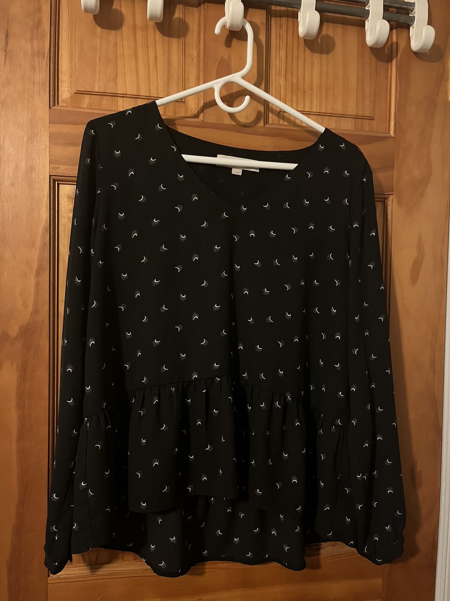 Small Loft Black V-Neck Long Sleeve Top With White Crescent Pattern With Ruffle Hem