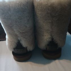 UGG Women Size 5 For $20