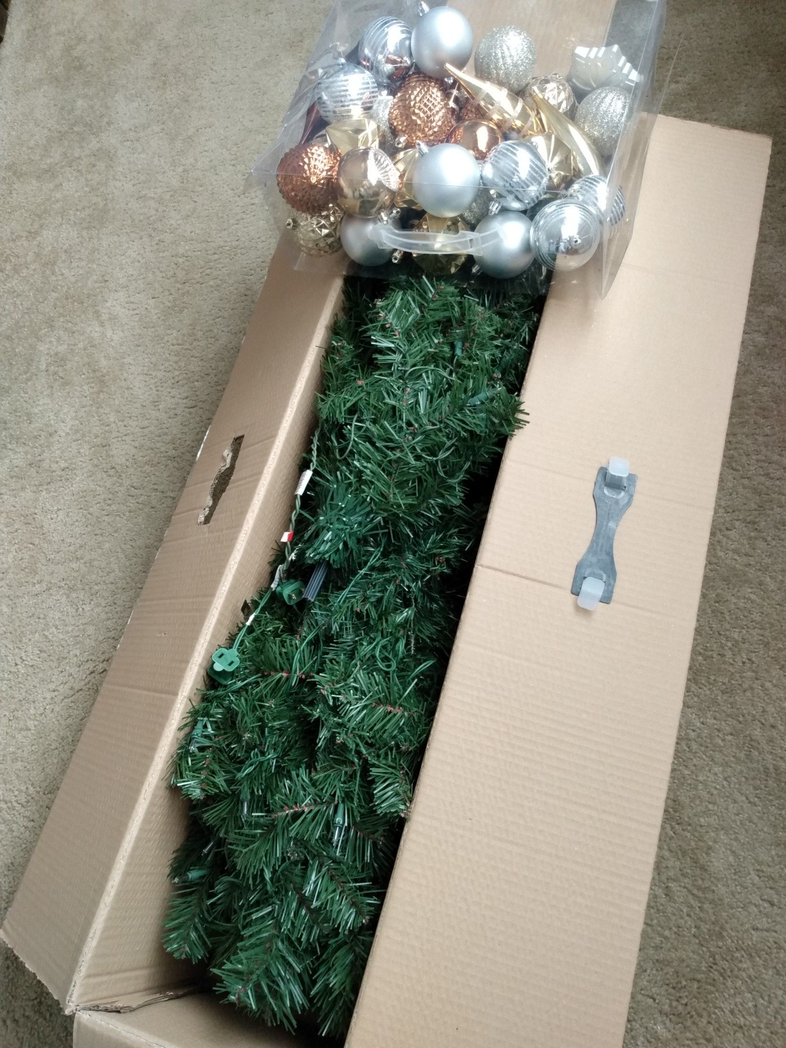 6ft Pre-lit Christmas Tree & Ornaments