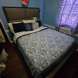 Queen Size Bed READ DESCRIPTION!!!! (Pillows And Sheets Not Included)