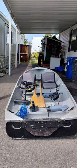 12ft aluminum boat with everything you need to get in the water