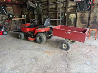 Riding lawnmower and trailer