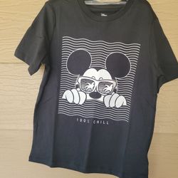 BRAND NEW AMAZON ESSENTIALS DISNEY MICKEY TSHIRT SIZE SMALL(6-7)