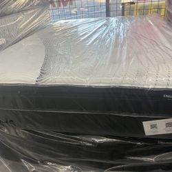 QUEEN SIZE ENGLANDER “OXFORD” PLUSH PILLOW TOP MATTRESS & BOX SPRING BED SET