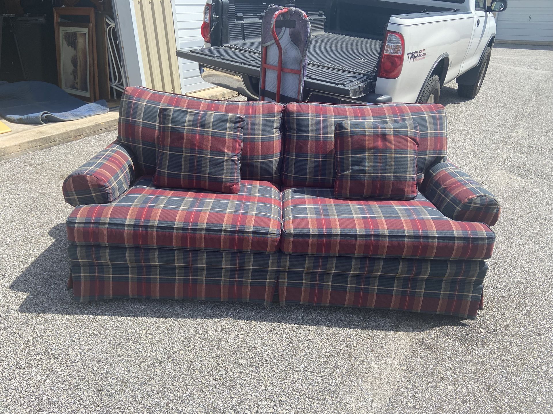 Very Nice Couch / Sofa