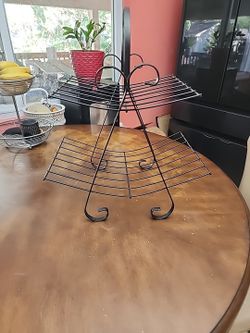 Vintage Black Metal 2 Tier Magazine Rack PLATE STAND TOWEL STAND STORAGE DECOR