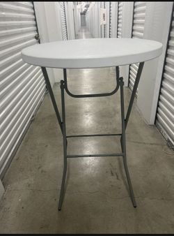 32 cocktail Table