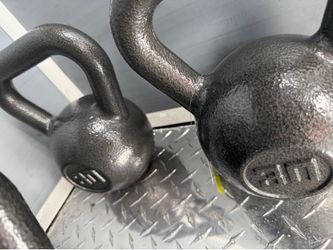 30.lbs x 2 kettlebells NEW