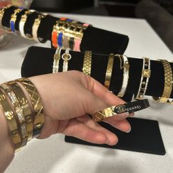 18k Gold Ch Bracelet