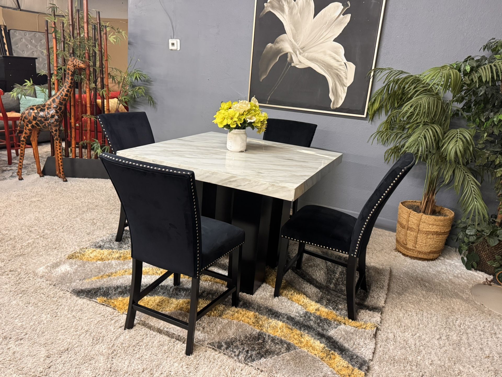Very Pretty Marble High Top Dining Room Table With 4 Black Upholstered Chairs ✨Delivery Available 🚛