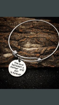 Mother's Day bracelet! Brand new! Get yours today!