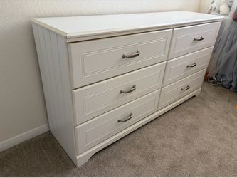 White 6-drawer dresser, great condition