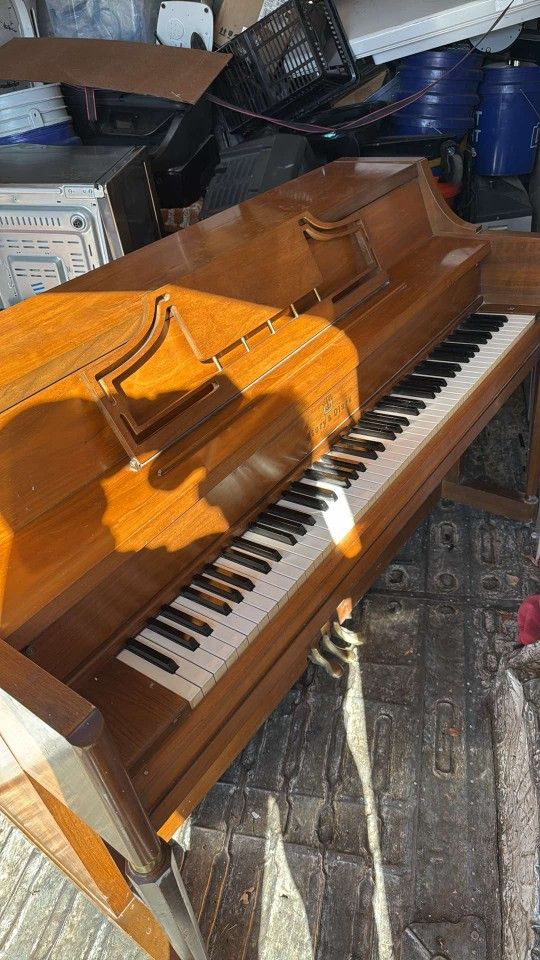 Stary And Clark Spinnit Piano:1966 Vintage