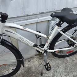 Infinity Boss Three hybrid bicycle
