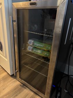 Large whynter mini fridge