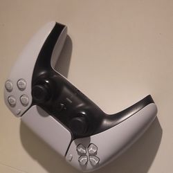 White PS5 Dualsense controller