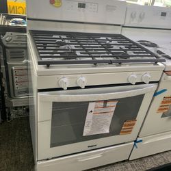 Gas Stove With 4 Burners With Lasagna & Pizza Option 