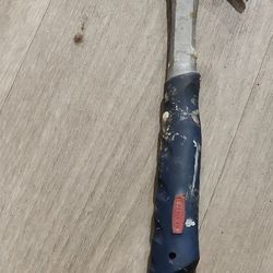 Rubbermaid 7 oz. Claw Hammer With Shock Resistant Handle & Finger Grip