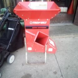 Troy-Bilt Super Tomahawk Shredder