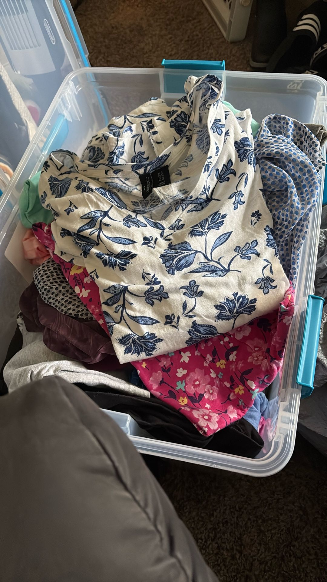 Tons Of 2x Women’s Tops/ Pending Pickup