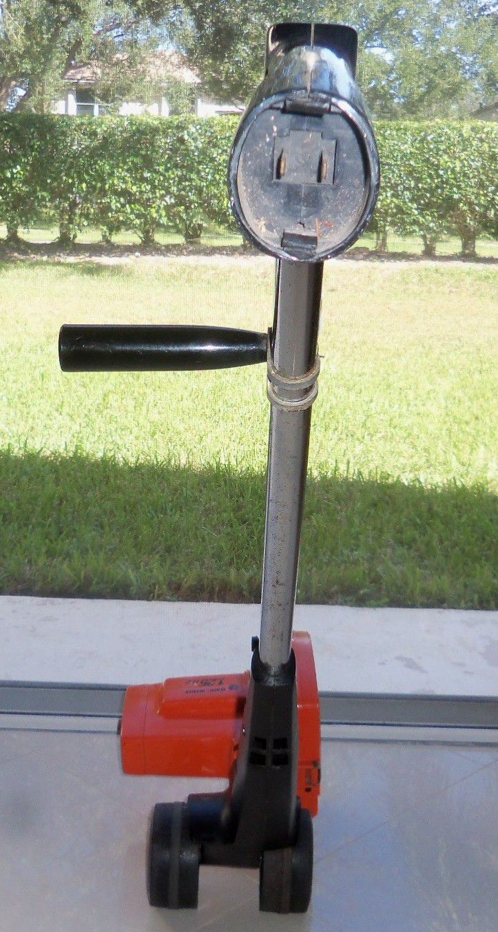 BLACK AND DECKER 1.25 HP ELECTRIC DELUXE HEAVY DUTY EDGER TRENCHER MODEL  8224 for Sale in Coral Springs, FL - OfferUp