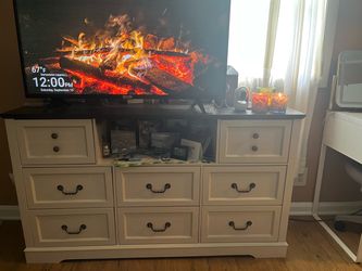 Beautiful Cream/White TV Stand & Storage Console and 43’ TCL TV